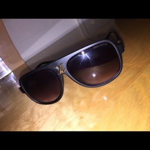 Men’s Louis Vuitton LV Sunglasses 😎